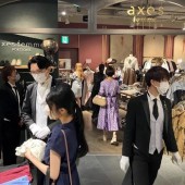 Dịch vụ mua sắm cùng quản gia đẹp trai thu hút phái nữ Nhật